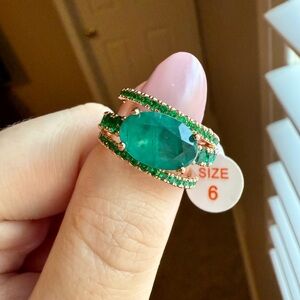 Elegant Green Gemstone Ring
